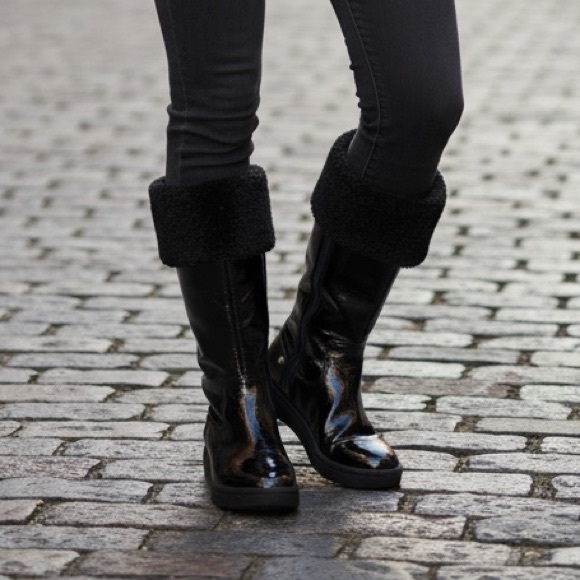 MICHAEL Michael Kors Black Patent Leather Boots Faux Sherpa Women's 6.5M - Picture 1 of 12